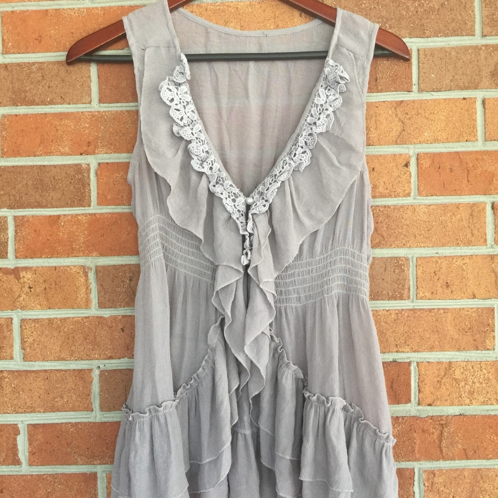 Oak Flowy Ruffled Sleeveless Top